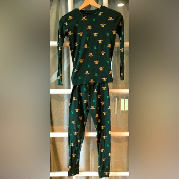 Gap Christmas Baby Yoda size 12 Star Wars pajama set Grogu in EUC zero defects - Picture 1 of 6